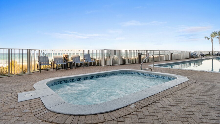 Ocean Reef Beach Resort by PHG