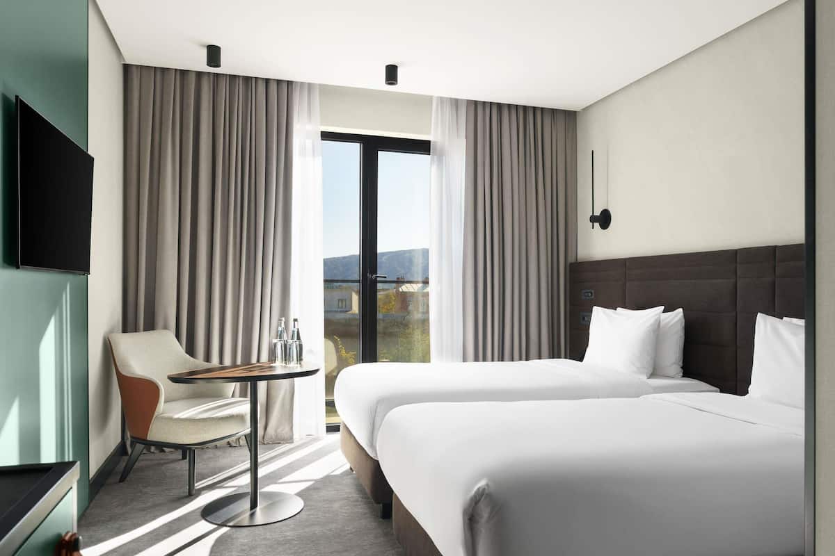 Standard Room, 2 Twin Beds | Minibar, in-room safe, soundproofing, cribs (free)
