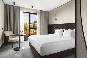 Chambre exécutive, 1 très grand lit | Coffre-fort, système d’insonorisation, accès au Wi-Fi (inclus)