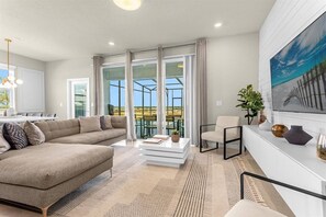TV - 5 Bedrooms/ 4.5 Bathrooms/ Windsor island (637 JL) (Davenport)