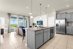 Microwave, dishwasher, high chair - 5 Bedrooms/ 4.5 Bathrooms/ Windsor island (637 JL) (Davenport)