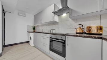 Studio | Private kitchen | Fridge, microwave, oven, stovetop