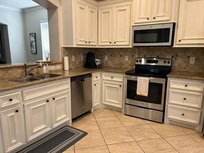 Fridge, microwave, oven, stovetop - Tomball Cypress Fall No cleaning Fee (Tomball)