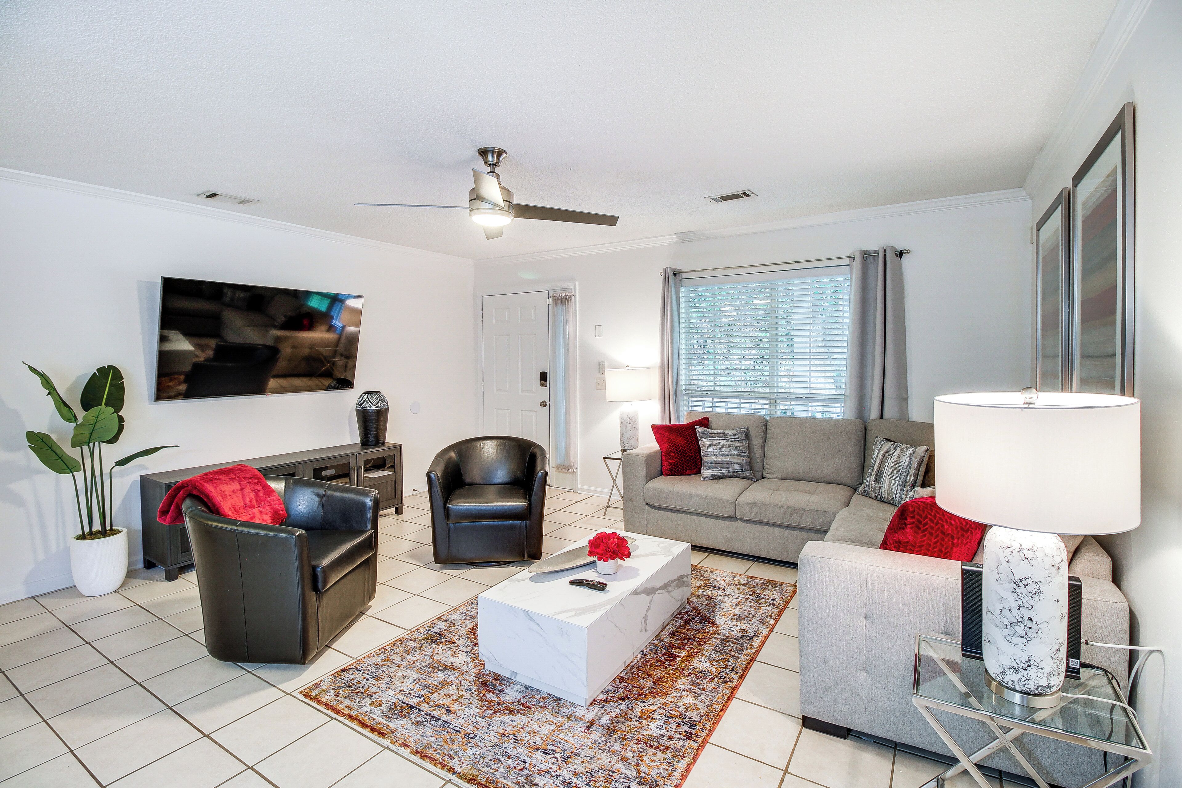 Charming Savannah Vacation Rental w/ Game Room!