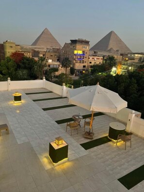 Exterior - Nefertiti pyramids view - (Giza)