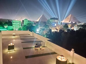 Restaurant - Nefertiti pyramids view - (Giza)