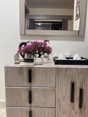 Free minibar, in-room safe, free WiFi, bed sheets - Nefertiti pyramids view - (Giza)