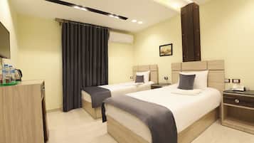 Free minibar, free WiFi, bed sheets