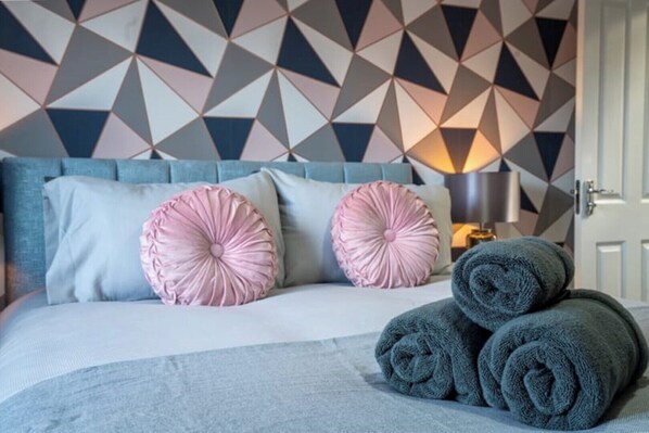 2 bedrooms, travel crib, free WiFi, bed sheets