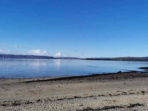 Fantastic 2 Bedroom, Spacious and Great Location!