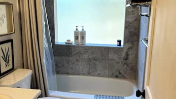 Hårtørrer, håndklæder, Sæbe, Shampoo