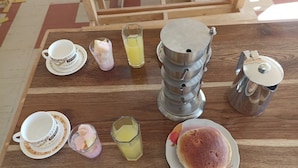 فطور أوروبي مجانًا يوميًا