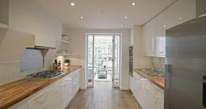 Lovely 5-bed House in London