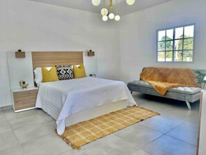 3 habitaciones, caja de seguridad en la habitación y escritorio 
