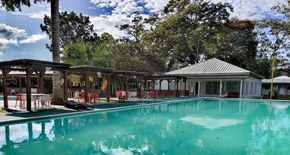 Hotel Cabañas River Park