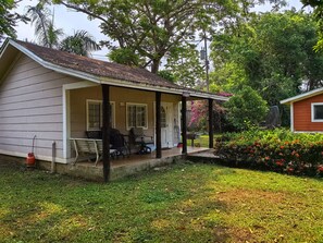 Front of property - Hotel Cabañas River Park (Omoa)