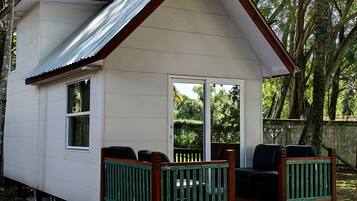 Deluxe Cabin | Iron/ironing board, free WiFi