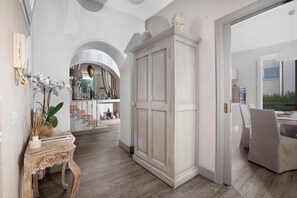 Apartamento, para fumantes | 3 quartos, escrivaninha