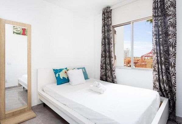 3 bedrooms, iron/ironing board, travel cot, free WiFi