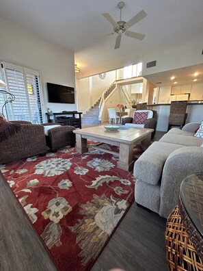 Smart-TV, Videospiele, DVD-Player, Stereoanlage