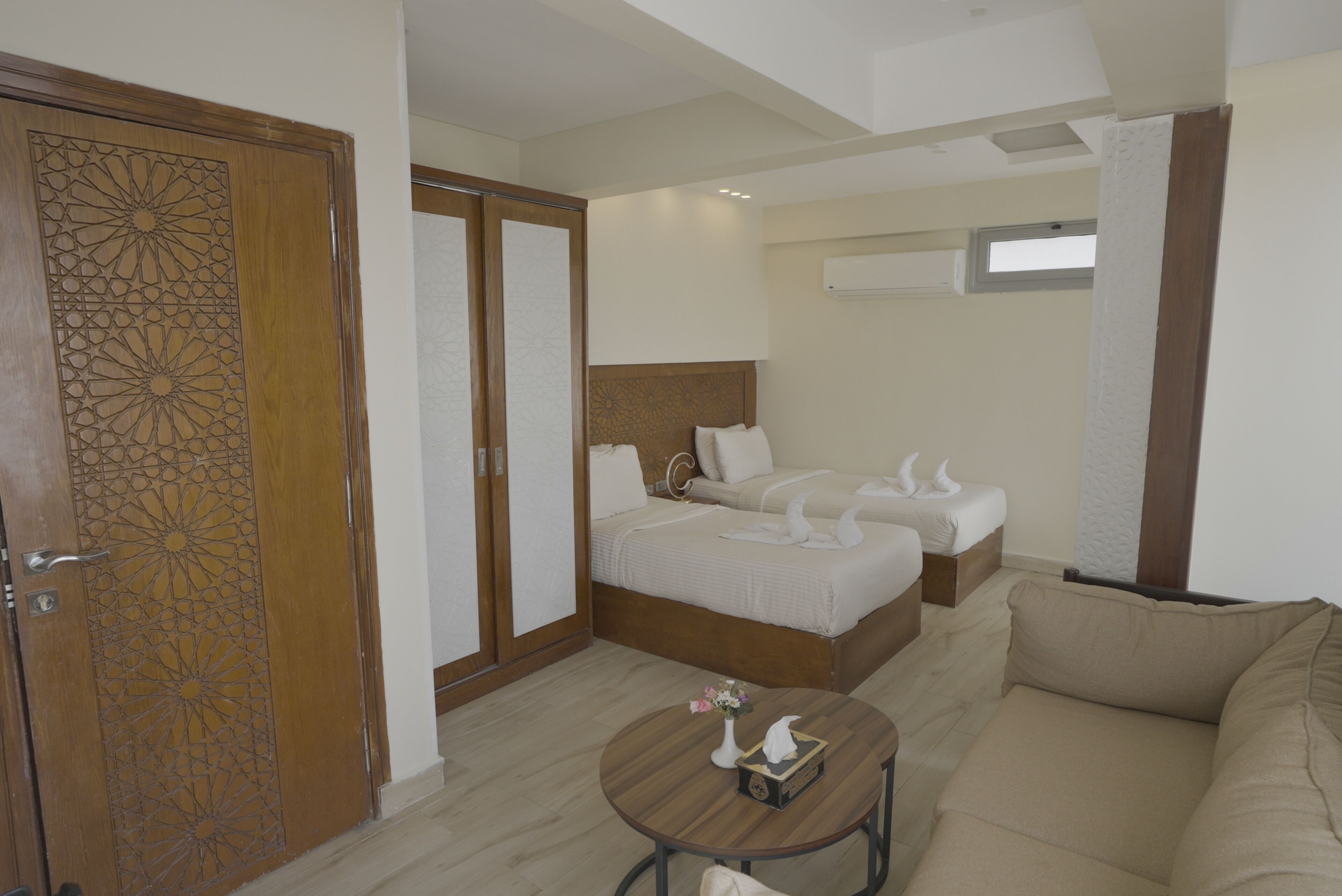 Ropa de cama de alta calidad, minibar, wifi gratis y ropa de cama 