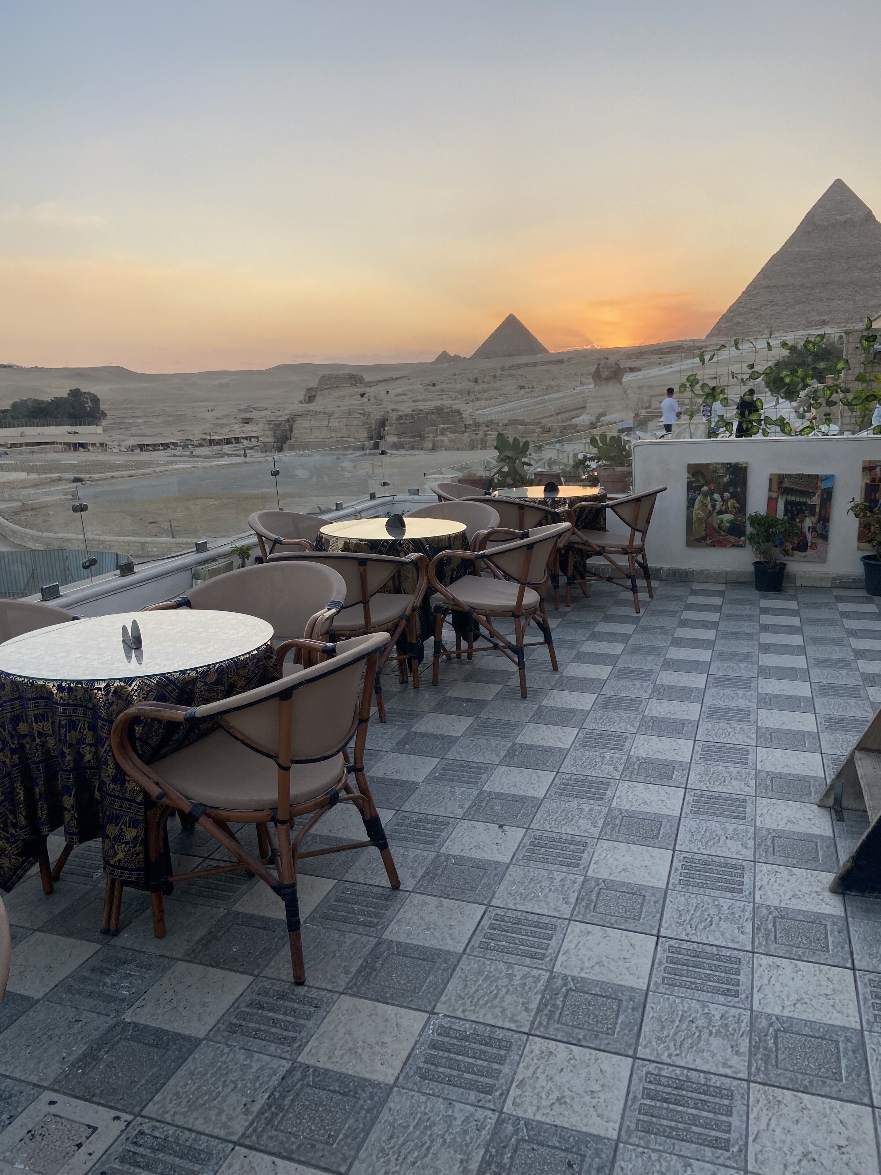 Foto - Queen Isis pyramids view