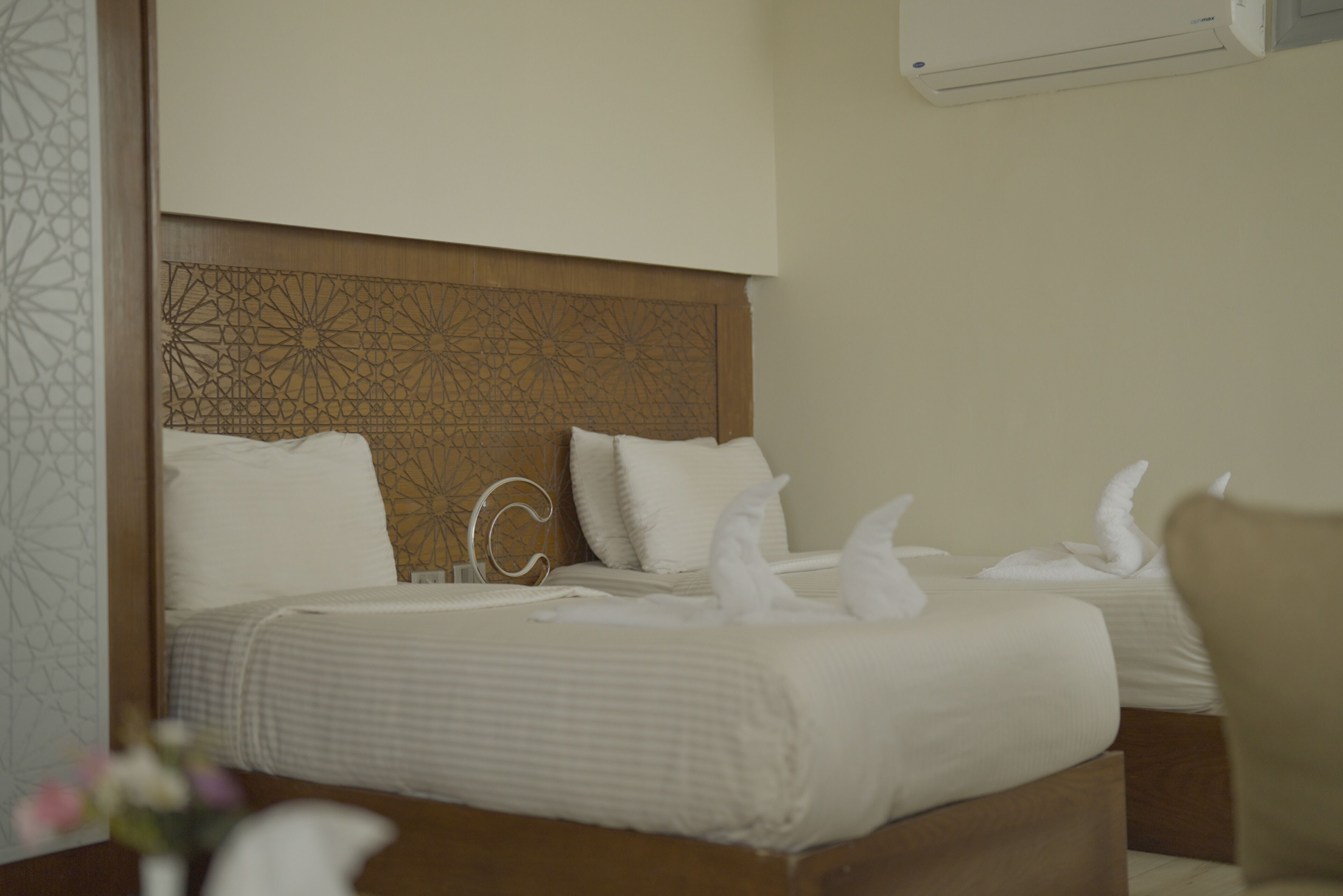 Foto - Queen Isis pyramids view