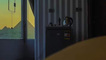 Deluxe-Doppel- oder -Zweibettzimmer, 2 Schlafzimmer, Bergblick | Terrasse/Patio