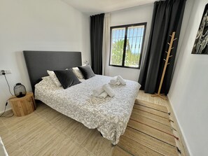 2 chambres, fer et planche à repasser, Wi-Fi gratuit, draps fournis