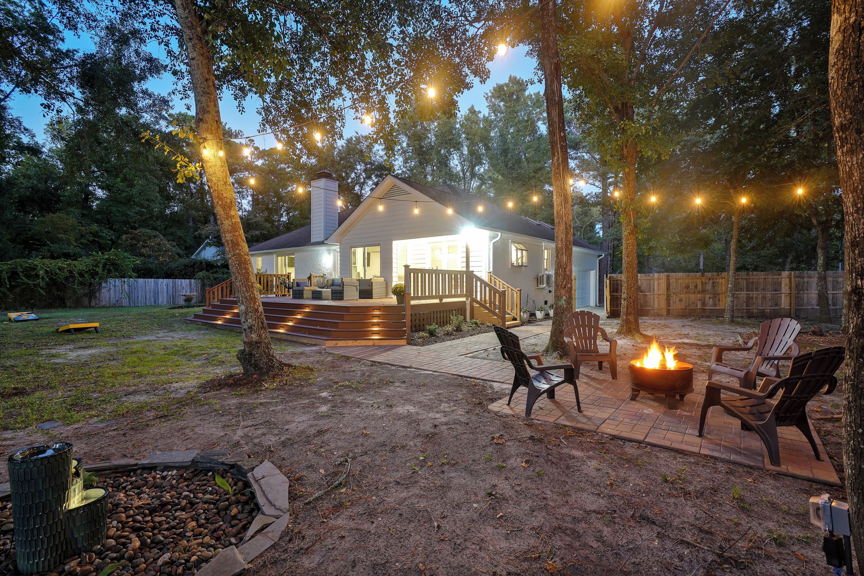Middle Sound Hideaway- Dog Friendly, 5 Miles to Beach, 4Bd/2bBa