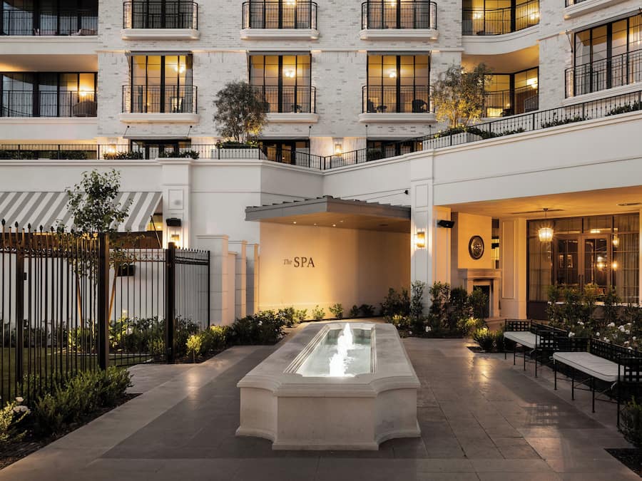 Couples treatment room(s), sauna, steam room, facials