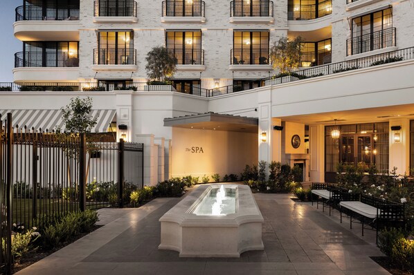 Couples treatment rooms, sauna, steam room, facials - The Global Ambassador (Phoenix)