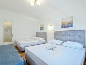 3 bedrooms, desk, iron/ironing board, free WiFi - Athens Divas Velvet Gold Suite 46 (Athina)