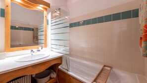 Bathtub