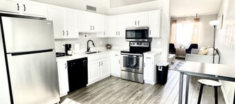 2BR Condo 15Min Statefarm Stadium with AC