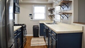 Kaffetrakter/tekoker, kjøleskap, mikrobølgeovn og ovn