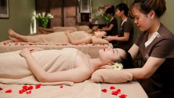 Ruang perawatan pasangan dan pijat dengan batu panas