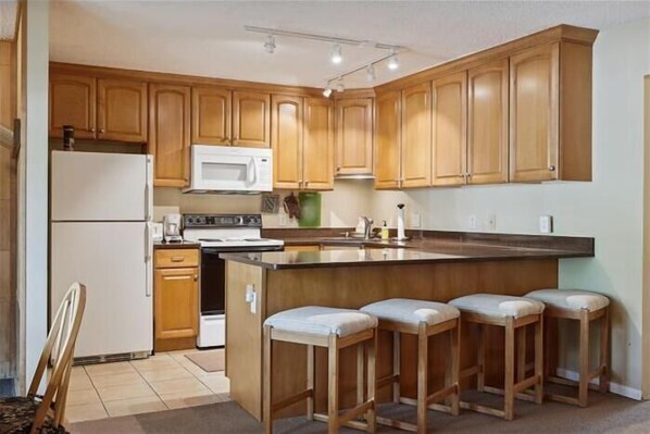 Fridge, microwave, coffee/tea maker, toaster