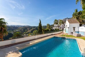 Pool - Lovely 2 bedroomed apartment with pool (Frigiliana)