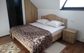 5 soverom, strykejern/-brett, wi-fi (inkludert) og sengetøy