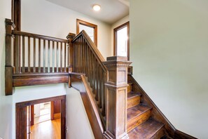 Interior - Cleveland Heights Retreat: Close to Everything! (Cleveland Heights)
