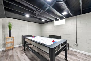 غرفة الألعاب