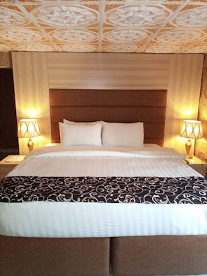 Egyptian cotton sheets, premium bedding, memory-foam beds, desk - Global Signature Hotel (Lagos)