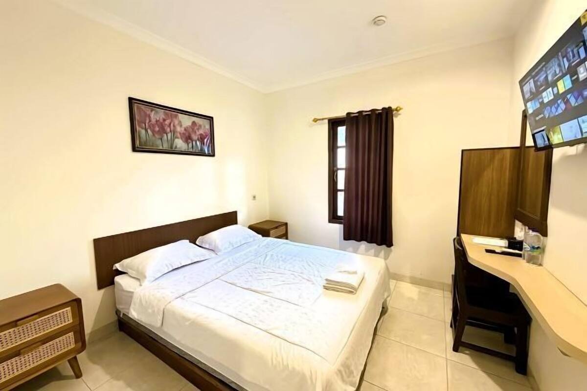 Työpöytä, ilmainen Wi-Fi, vuodevaatteet