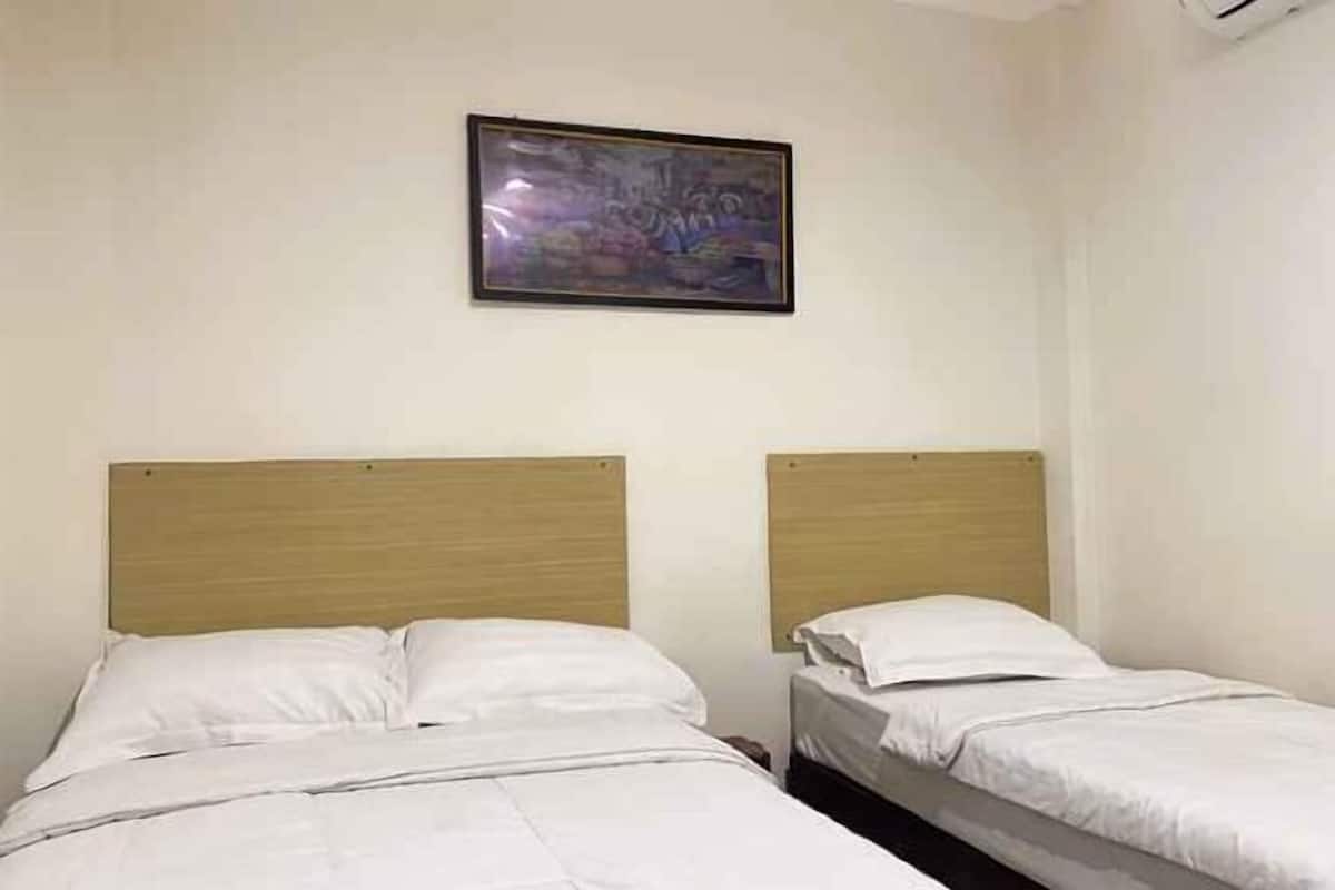 書桌、免費無線上網、床單