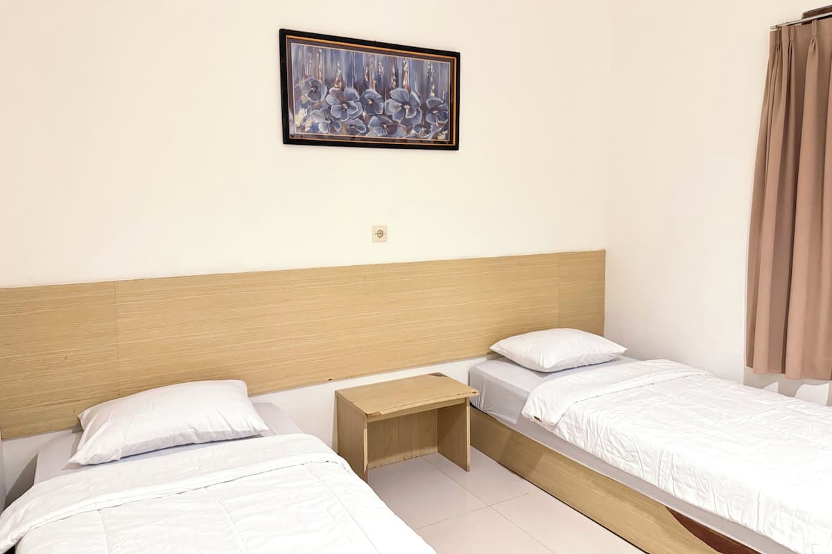 Superior Twin Room | Meja, Wi-fi percuma, cadar katil 