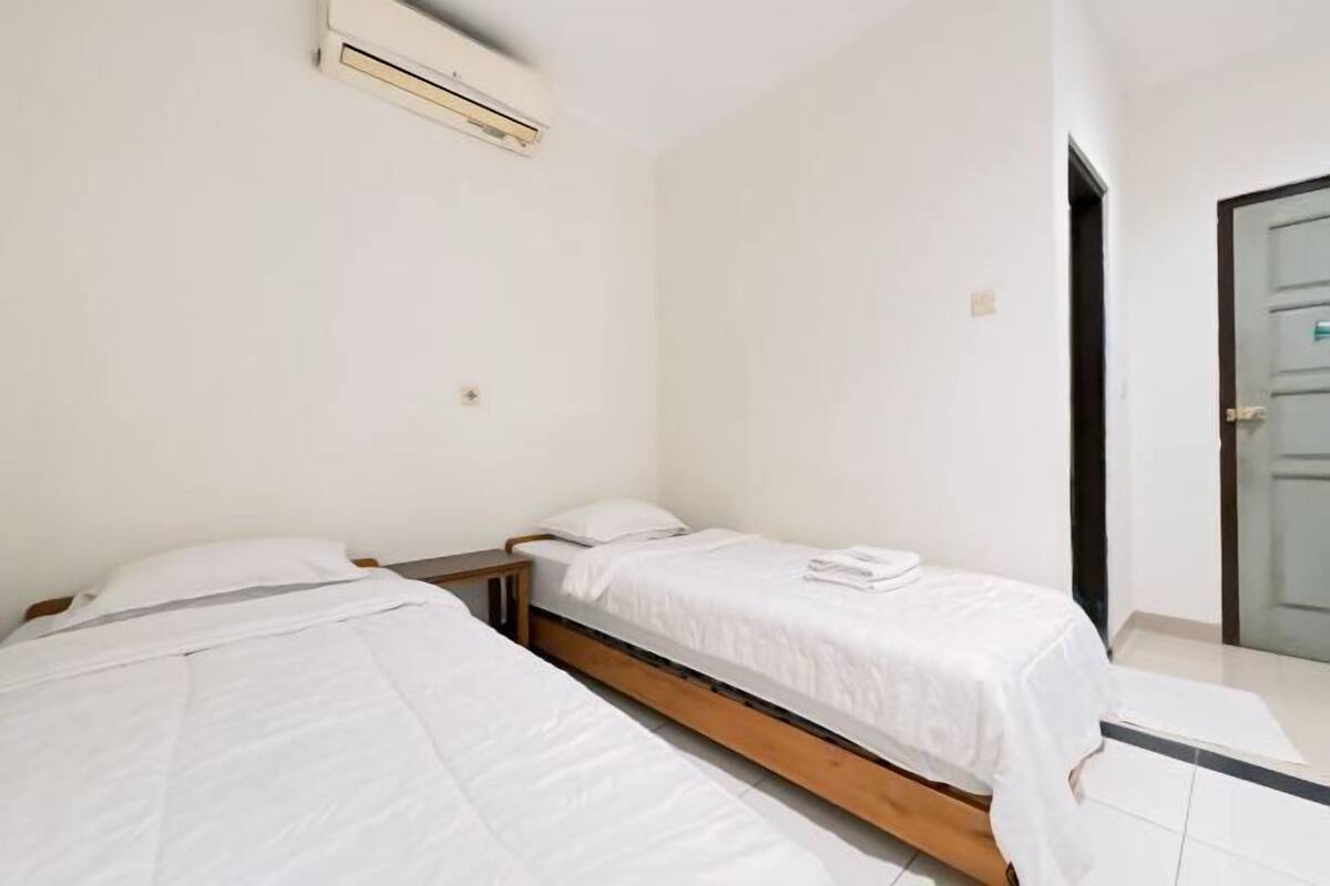 Meja, Wi-fi percuma, cadar katil