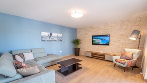 TV - Villa Tereza Residence up to 6 People with private Pool by 22Estates (Vinež)