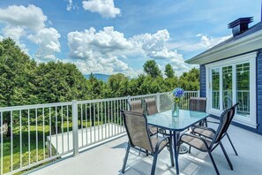 Outdoor dining - Nature, Peace, and a Variety of Activities in the Heart of the Eastern Townships (Sutton)