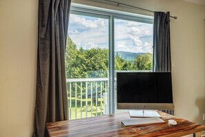 Interior - Nature, Peace, and a Variety of Activities in the Heart of the Eastern Townships (Sutton)